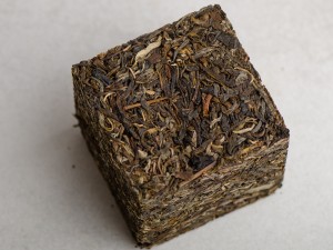 Шэн Пуэр "Шэн Шань" в форме куба, 2019 г., 400 г. (от господина Фэна), Шэн пуэр (зеленый)