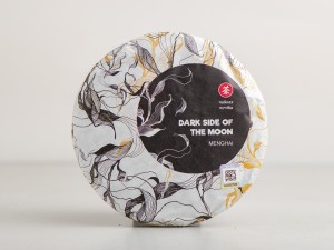 Шу пуэр "Темная Сторона Луны", Мэнхай, Чайная Почта, пресс 2025г., 200г. купить в Минске, Чай от Чайной Почты