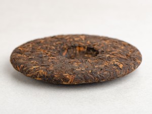 Шу пуэр "Темная Сторона Луны", Мэнхай, Чайная Почта, пресс 2025г., 200г. купить в Минске, Чай от Чайной Почты