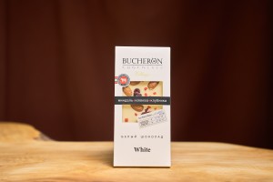 Шоколад"BUCHERON", белый с миндалем,клюквой и клубникой, 85 г. купить в Минске, Мед, шоколад, батончики