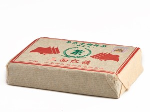 Шэн пуэр "Три Красных Знамени" (Иу Сань Мянь Хун Ци), 250 г., 2002г. купить в Минске, Шэн пуэр (зеленый)