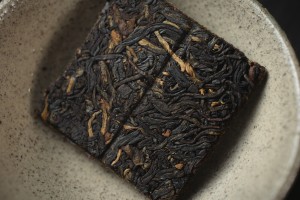 Шай Хун Хун Ча в плитке, серия "Чайные Марки", Чайная Почта, 8 г. купить в Минске, Красный чай