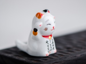 Фигурка #459, "Манэки-нэко", 4х4х2,5см. керамика купить в Минске, Нужные мелочи